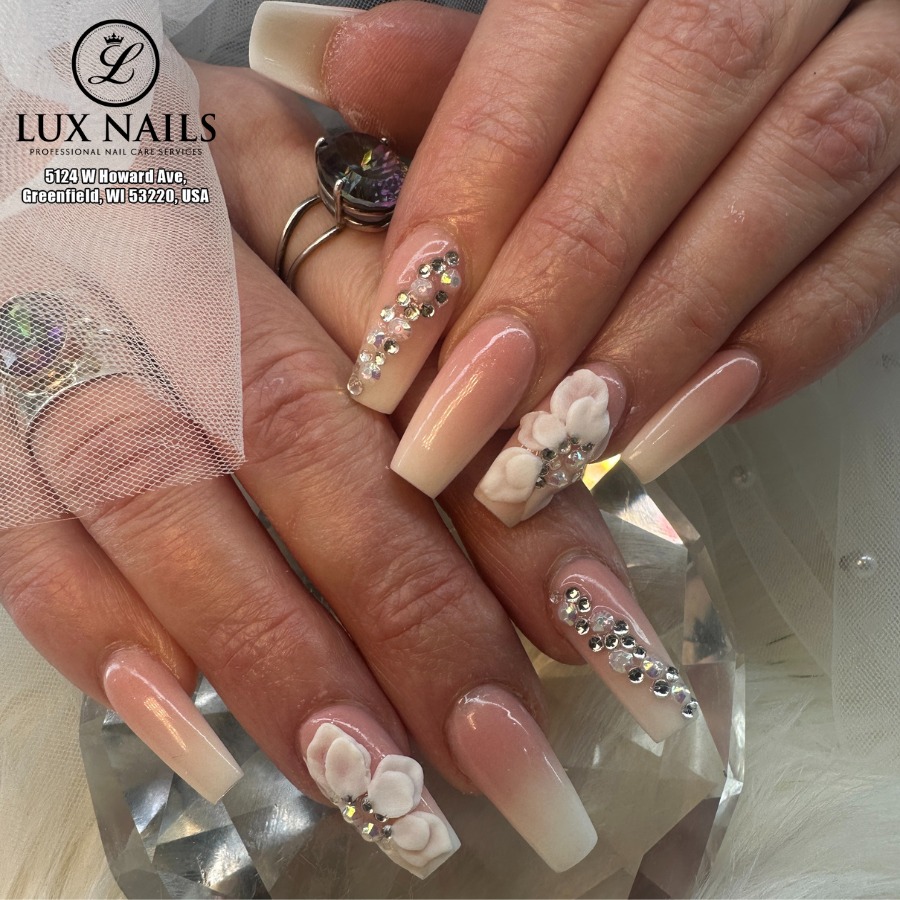 Lux Nails Greenfield, WI 53220